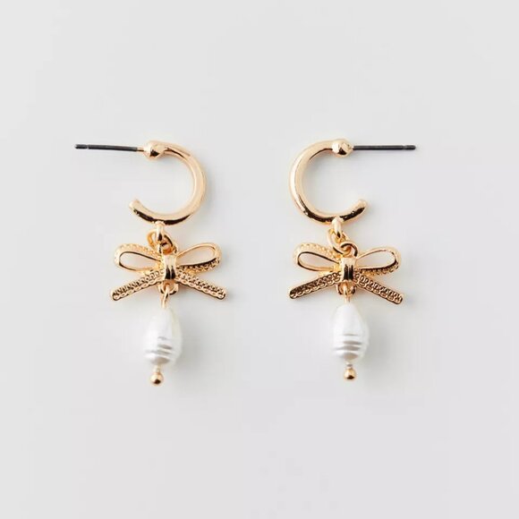 NWT Urban Outfitters Bow Pearl Charm Gold Hoop Earrings - Picture 2 of 4